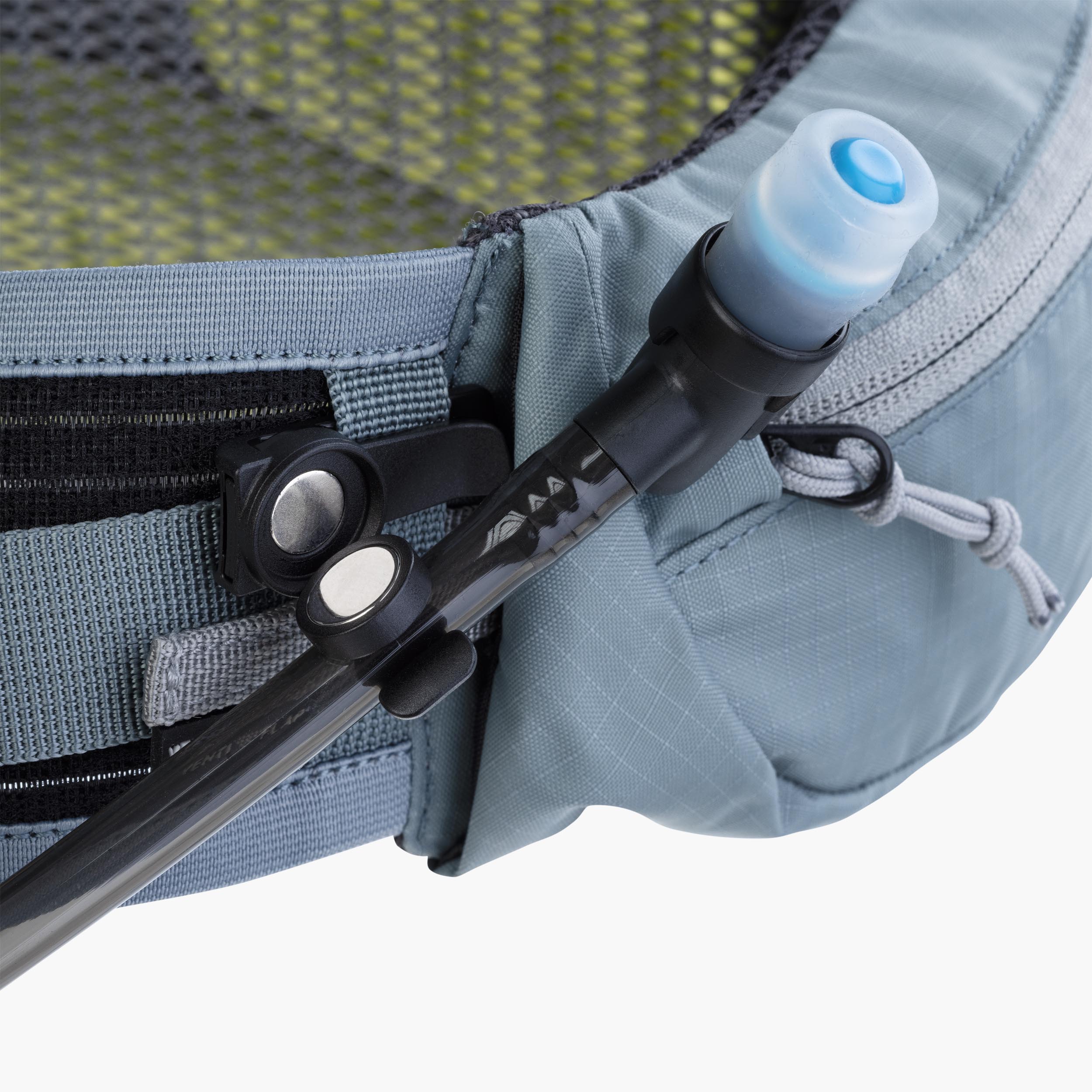 HIP PACK PRO 3 + HYDRATION BLADDER 1,5 - Ventilated high-tech hip bag with secure fit and hydration bladder included